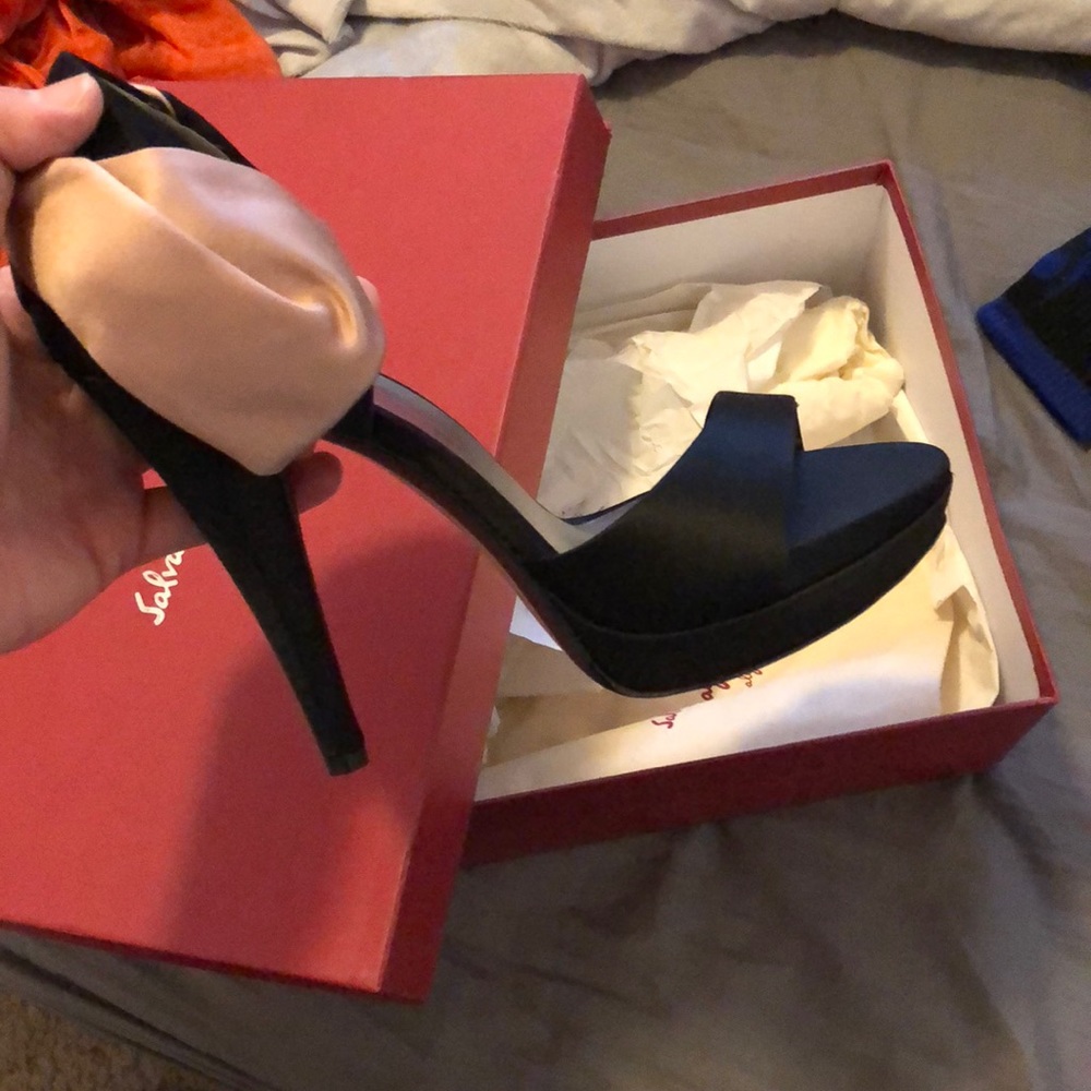 Salvatore Ferragamo heels - Picture 3 of 4